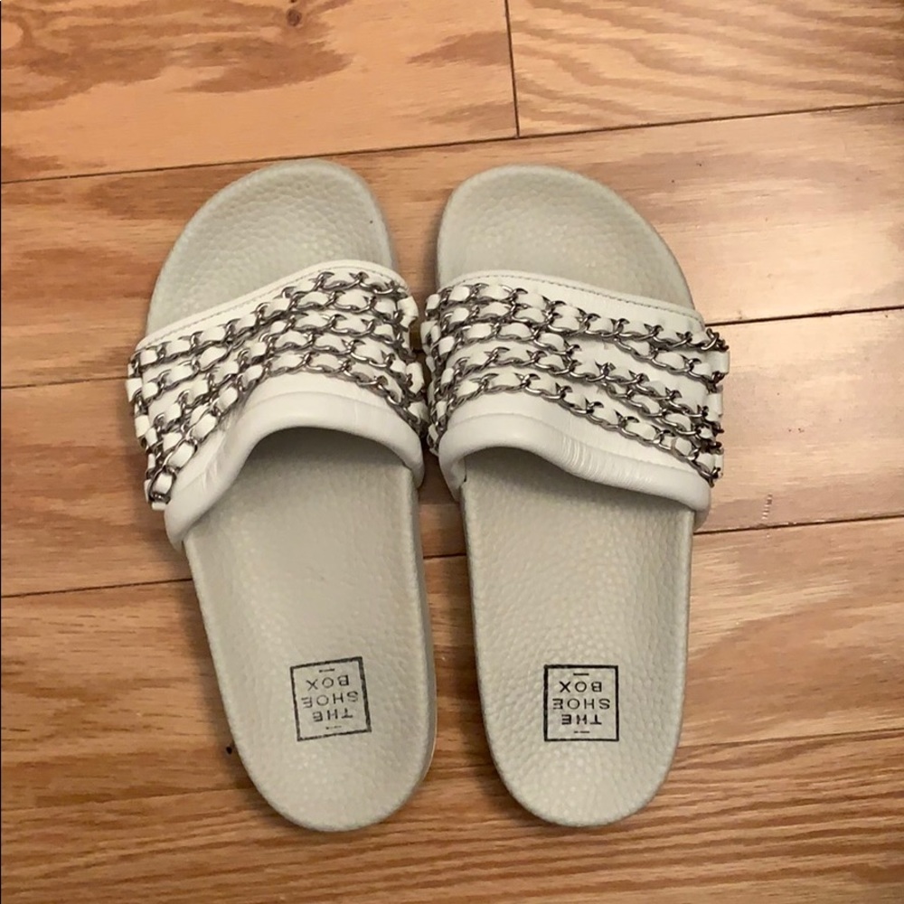 Shoebox sandals